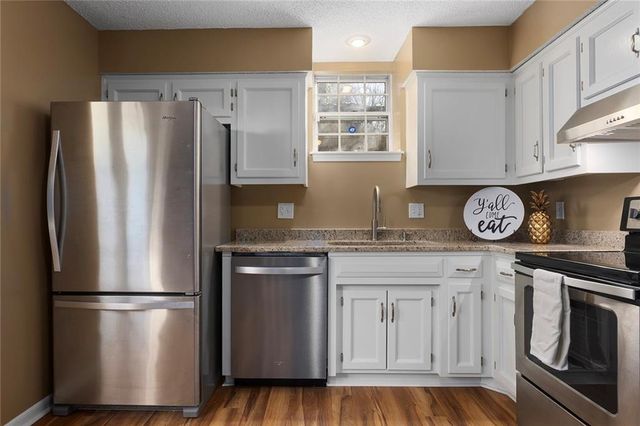 6625 N Cosby Avenue, Kansas City, MO 64151