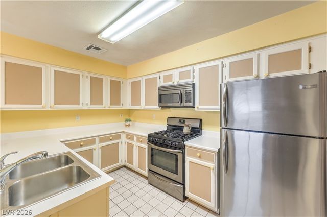 2041 Willowbury Drive D, Las Vegas, NV 89108
