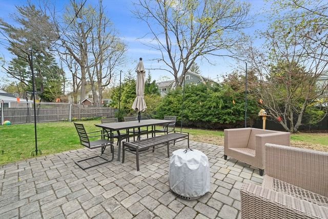 11 Woodhaven Rd, Newton, MA 02468