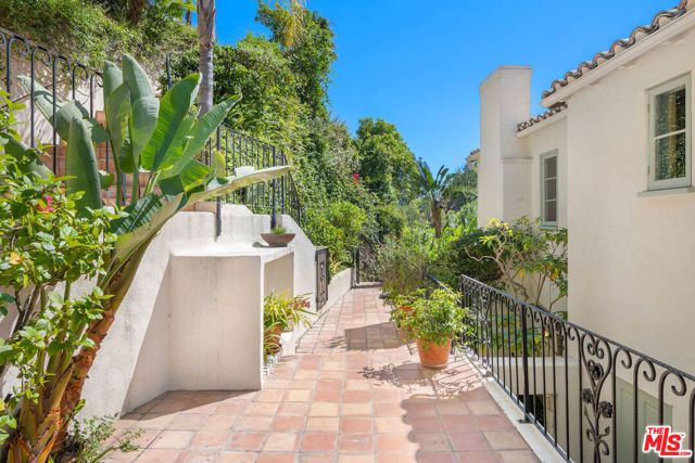 2120 Outpost Drive, Los Angeles, CA 90068