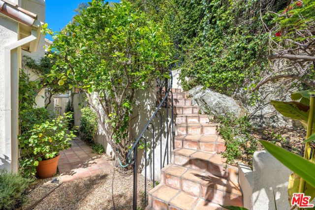 2120 Outpost Drive, Los Angeles, CA 90068