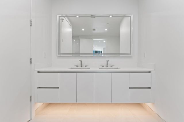 220 Lake Shore Drive 1219, Lake Park, FL 33403