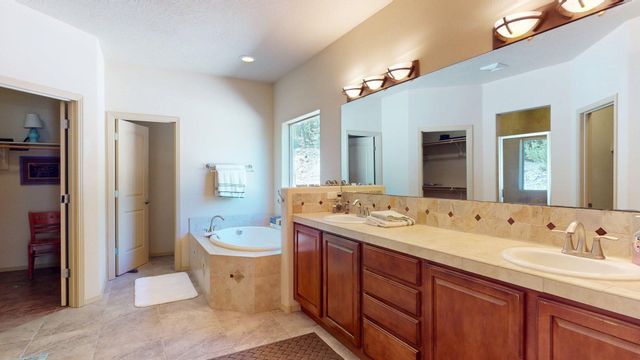 7 TABLAZON VALLEY Drive, Tijeras, NM 87059