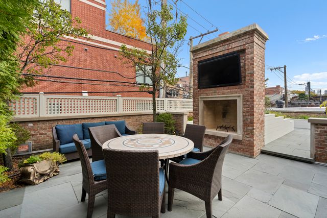 1755 N Mohawk Street, Chicago, IL 60614