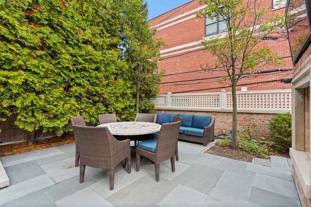 1755 N Mohawk Street, Chicago, IL 60614