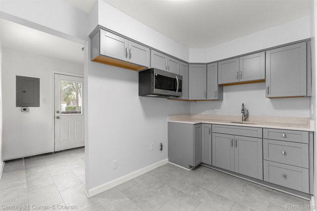 1784 Reo Avenue, Lincoln Park, MI 48146