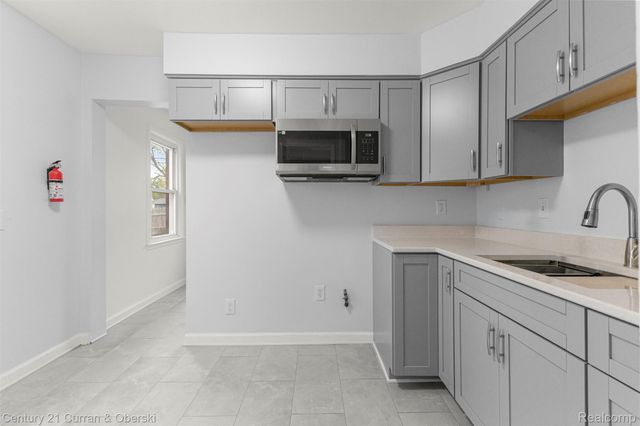 1784 Reo Avenue, Lincoln Park, MI 48146