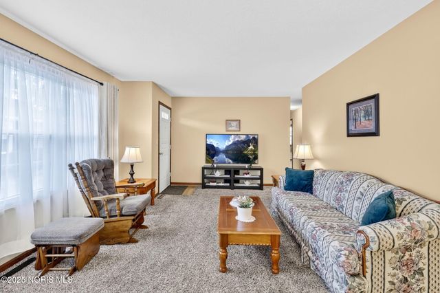 4 Mackenzie Court, Bowling Green, OH 43402