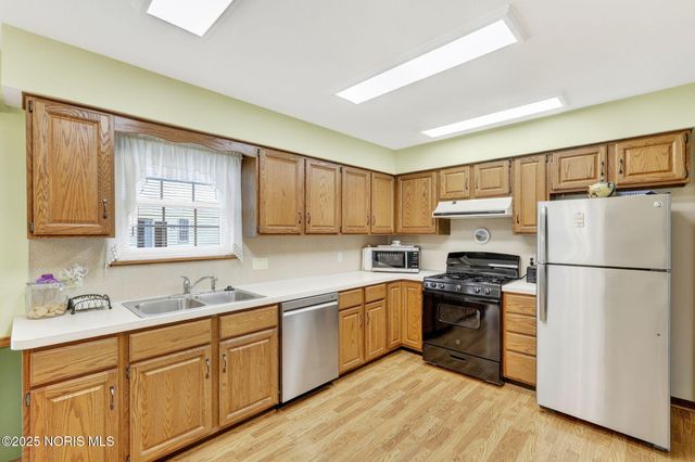 4 Mackenzie Court, Bowling Green, OH 43402