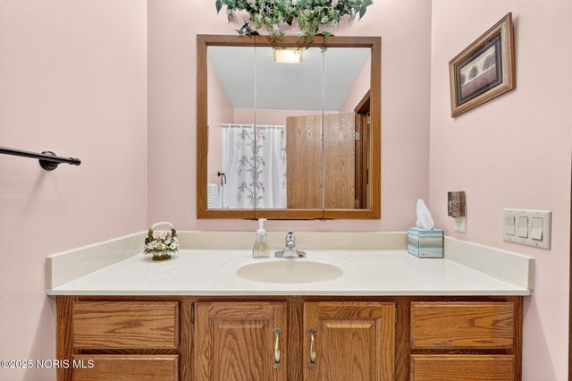 4 Mackenzie Court, Bowling Green, OH 43402