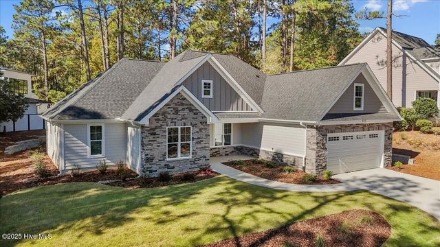 555 Lake Forest Drive SE, Pinehurst, NC 28374