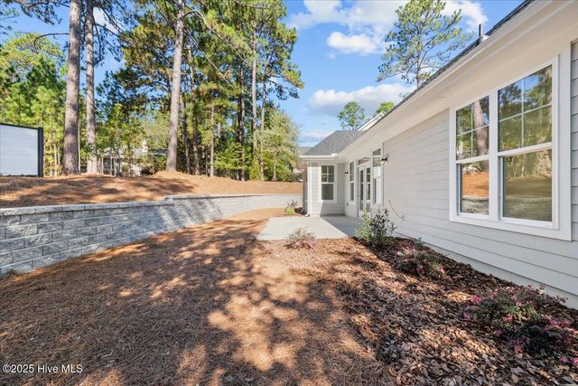 555 Lake Forest Drive SE, Pinehurst, NC 28374