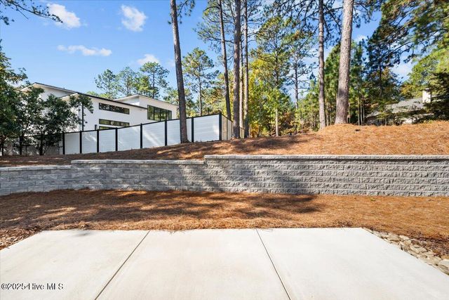 555 Lake Forest Drive SE, Pinehurst, NC 28374