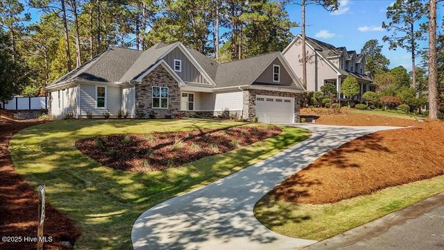 555 Lake Forest Drive SE, Pinehurst, NC 28374