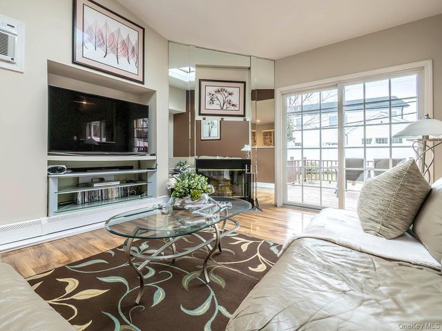 24 Glow Lane, Hicksville, NY 11801