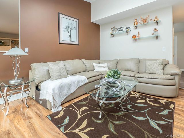 24 Glow Lane, Hicksville, NY 11801