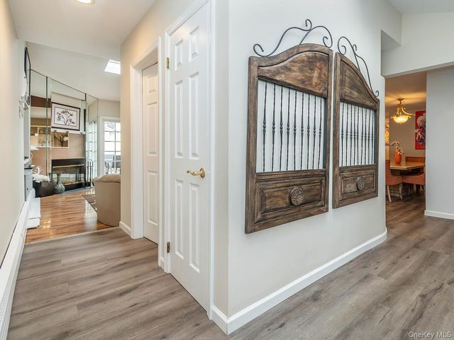 24 Glow Lane, Hicksville, NY 11801