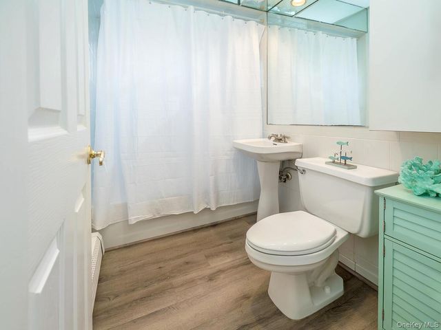 24 Glow Lane, Hicksville, NY 11801