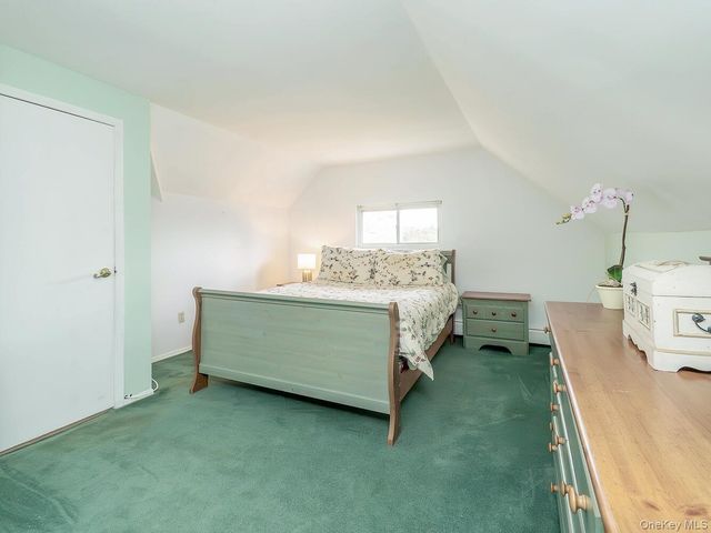 24 Glow Lane, Hicksville, NY 11801