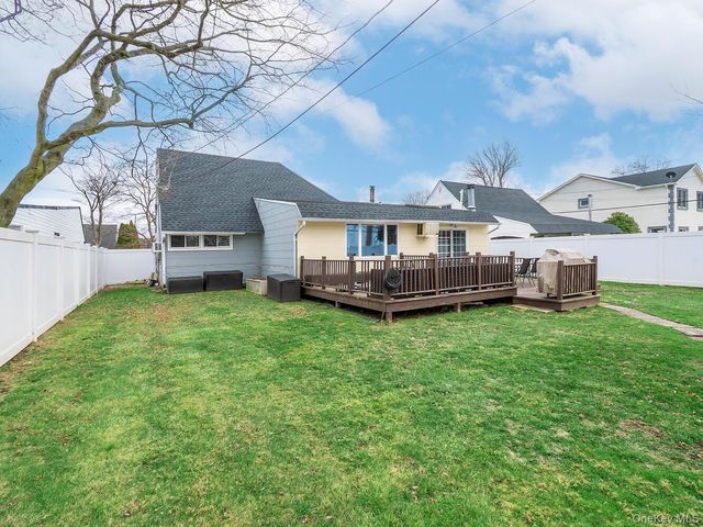 24 Glow Lane, Hicksville, NY 11801