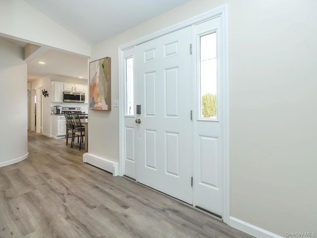 24 Glow Lane, Hicksville, NY 11801