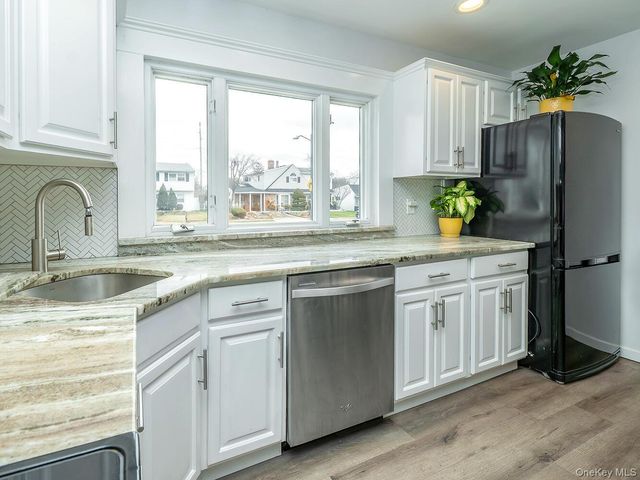 24 Glow Lane, Hicksville, NY 11801