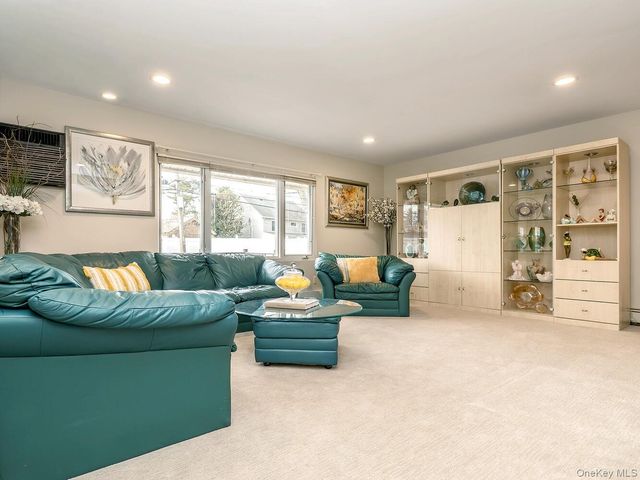 24 Glow Lane, Hicksville, NY 11801