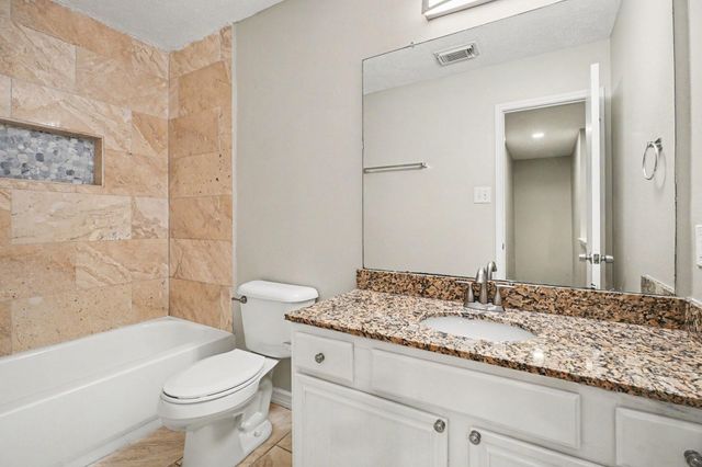 2875 Pebble Canyon Lane, Dickinson, TX 77539