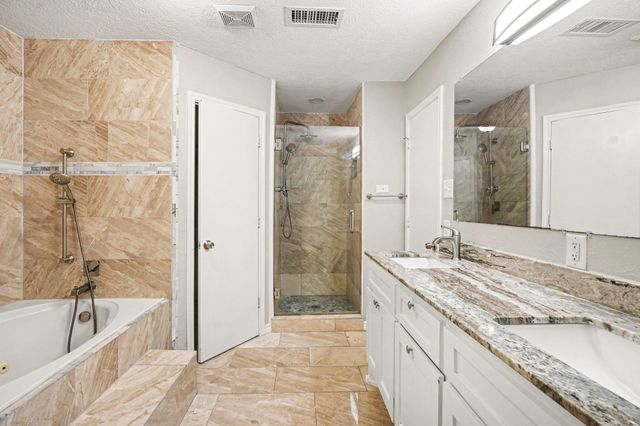 2875 Pebble Canyon Lane, Dickinson, TX 77539