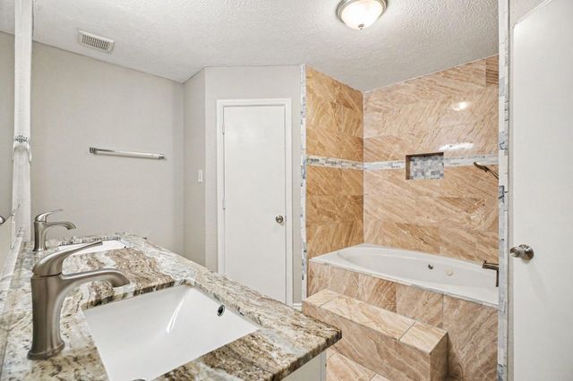 2875 Pebble Canyon Lane, Dickinson, TX 77539