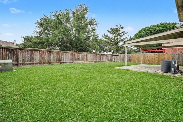 2875 Pebble Canyon Lane, Dickinson, TX 77539