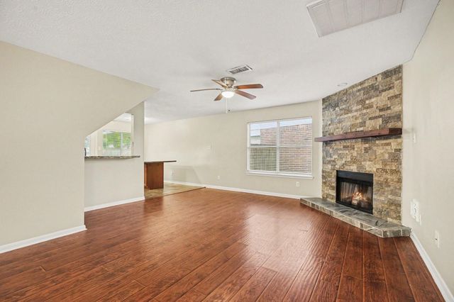 2875 Pebble Canyon Lane, Dickinson, TX 77539