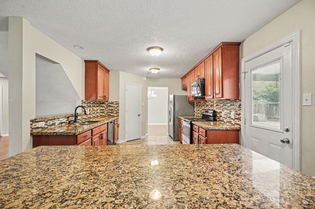 2875 Pebble Canyon Lane, Dickinson, TX 77539