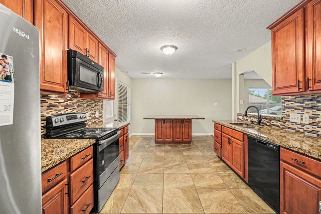 2875 Pebble Canyon Lane, Dickinson, TX 77539