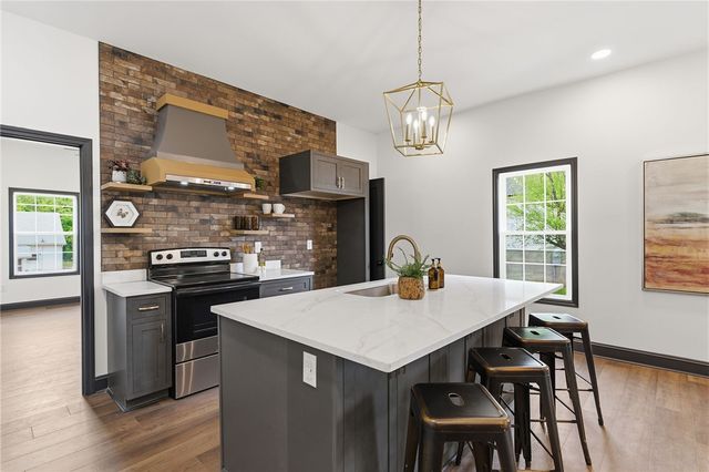 1 E 5th Street, Greenville, SC 29611