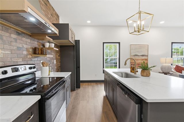 1 E 5th Street, Greenville, SC 29611