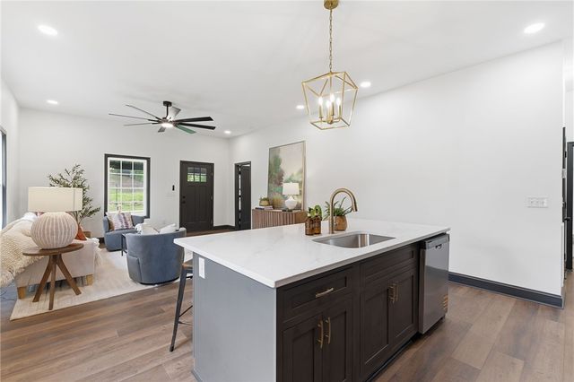 1 E 5th Street, Greenville, SC 29611