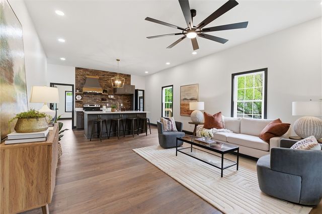 1 E 5th Street, Greenville, SC 29611