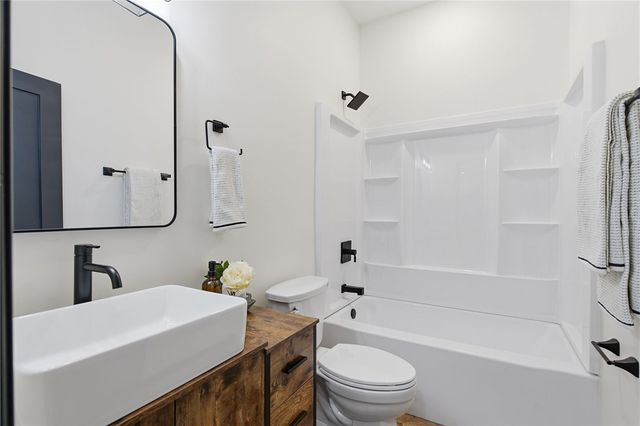 1 E 5th Street, Greenville, SC 29611