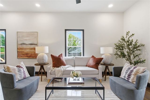 1 E 5th Street, Greenville, SC 29611