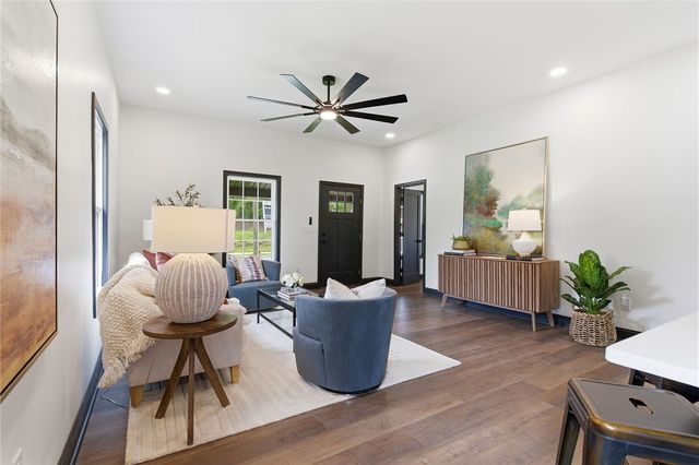 1 E 5th Street, Greenville, SC 29611