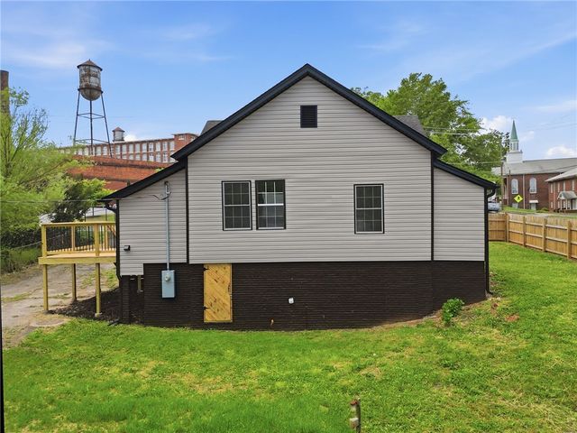 1 E 5th Street, Greenville, SC 29611