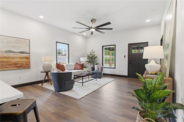 1 E 5th Street, Greenville, SC 29611