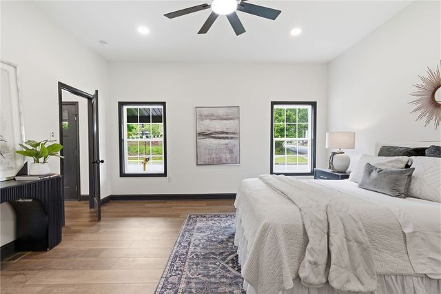 1 E 5th Street, Greenville, SC 29611