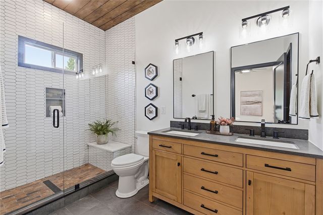 1 E 5th Street, Greenville, SC 29611