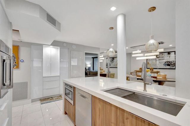 5460 N Ocean Drive 7C, Singer Island, FL 33404