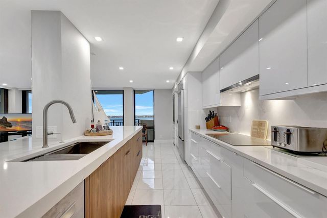 5460 N Ocean Drive 7C, Singer Island, FL 33404