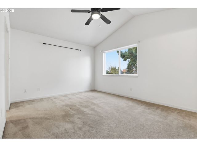 12400 Ne 70TH Cir, Vancouver, WA 98682