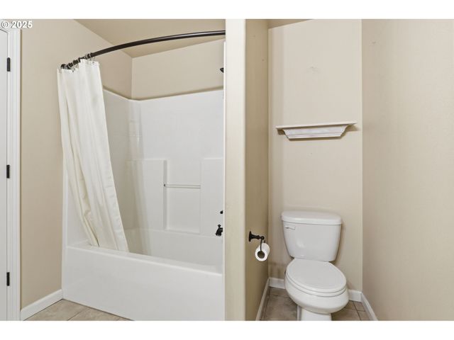 12400 Ne 70TH Cir, Vancouver, WA 98682