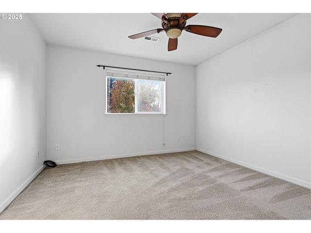 12400 Ne 70TH Cir, Vancouver, WA 98682